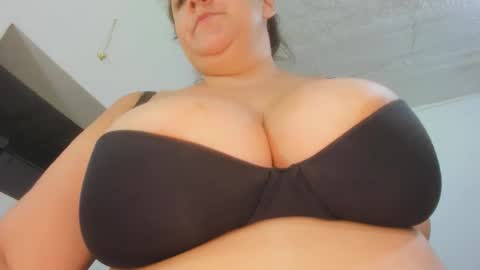 susy bigboobss online show from 20, 5, 2026
