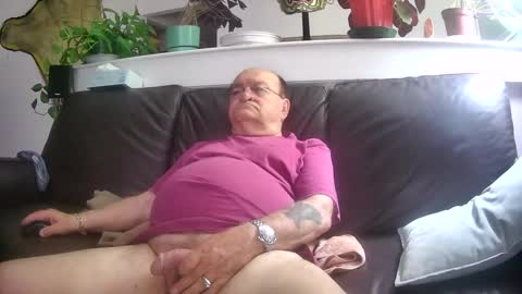 Snapshot of suv1 chatting on 8, 10, 2025 Otto online show from 8, 10, 2025