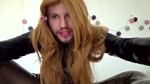 suzanne_slv online show from 20, 11, 2025