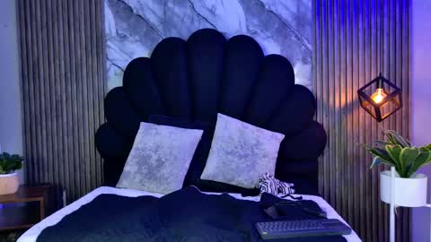 suzie_cox online show from 22, 9, 2025