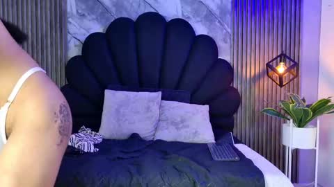 suzie_cox online show from 24, 9, 2025