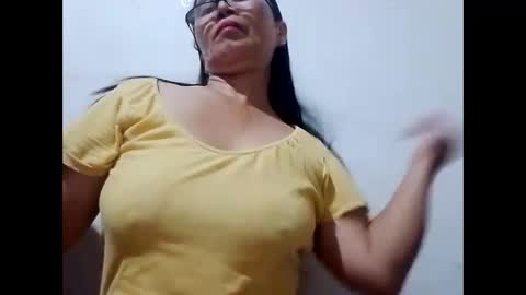 suzzie_hot online show from 4, 1, 2025