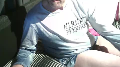 Snapshot of swartarn chatting on 27, 9, 2025 ArnSwart online show from 27, 9, 2025