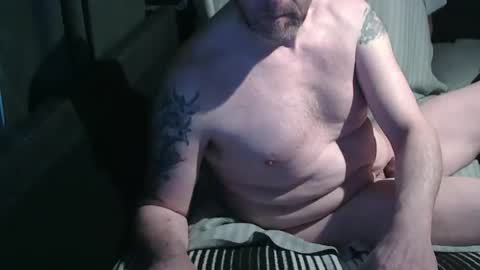 Snapshot of swartarn chatting on 3, 10, 2025 ArnSwart online show from 3, 10, 2025