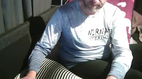 Snapshot of swartarn chatting on 8, 10, 2025 ArnSwart online show from 8, 10, 2025