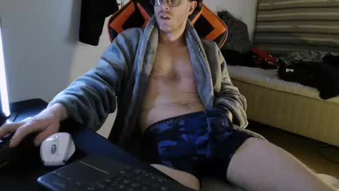 Snapshot of swe9090 chatting on 8, 3, 2025 swe9090 online show from 8, 3, 2025