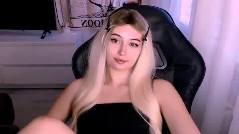 Snapshot of sweeet_baby0 chatting on 16, 10, 2025 Kate online show from 16, 10, 2025