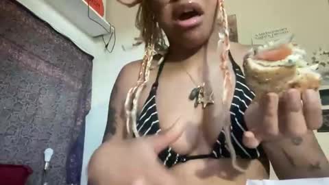 Snapshot of sweeetg1rl chatting on 20, 4, 2026 june online show from 20, 4, 2026