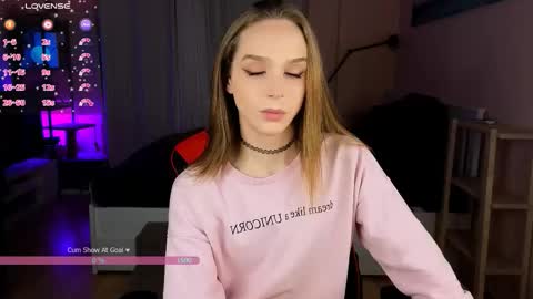 Snapshot of sweet_ali3s chatting on 13, 10, 2025 Call me Alis online show from 13, 10, 2025