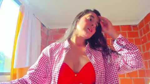 Snapshot of sweet_and_hot_alaia chatting on 12, 10, 2025 sweet and hot alaia online show from 12, 10, 2025