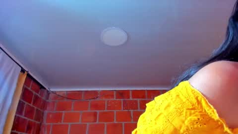 Snapshot of sweet_and_hot_alaia chatting on 15, 10, 2025 sweet and hot alaia online show from 15, 10, 2025