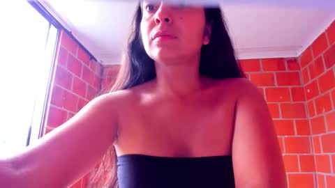 Snapshot of sweet_and_hot_alaia chatting on 12, 11, 2025 sweet and hot alaia online show from 12, 11, 2025