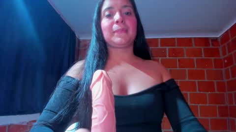sweet and hot alaia online show from 8, 1, 2026
