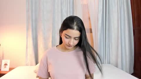 Aura  online show from 25, 3, 2026