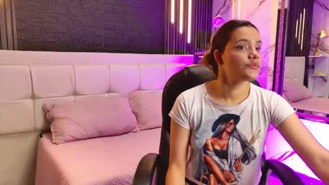 Snapshot of sweet_babe__ chatting on 25, 2, 2026 Violet online show from 25, 2, 2026