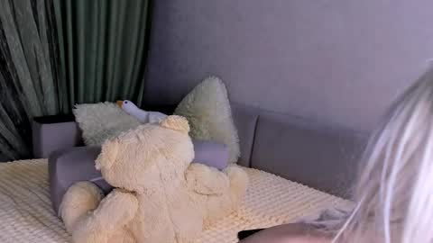 Snapshot of sweet_barbe chatting on 2, 4, 2026 Alice online show from 2, 4, 2026