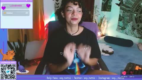 Snapshot of sweet_bluee chatting on 22, 11, 2025 Tutti online show from 22, 11, 2025