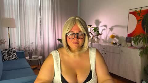 Caroline online show from 23, 4, 2026
