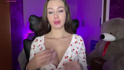 Snapshot of sweet_cherry_n chatting on 1, 12, 2025 Sweet Cherry online show from 1, 12, 2025