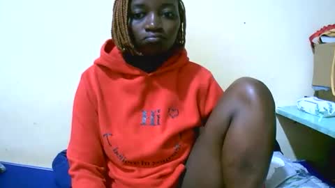 Snapshot of sweet_elena24 chatting on 1, 10, 2025 shillah online show from 1, 10, 2025