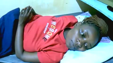 Snapshot of sweet_elena24 chatting on 28, 10, 2025 shillah online show from 28, 10, 2025