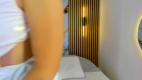 Snapshot of sweet_flame_ chatting on 2, 10, 2025 sweet_flame_ online show from 2, 10, 2025