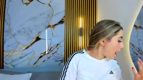 Snapshot of sweet_flame_ chatting on 4, 10, 2025 sweet_flame_ online show from 4, 10, 2025