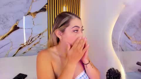 Snapshot of sweet_flame_ chatting on 24, 10, 2025 sweet_flame_ online show from 24, 10, 2025