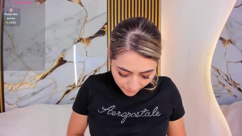 Snapshot of sweet_flame_ chatting on 19, 11, 2025 sweet_flame_ online show from 19, 11, 2025