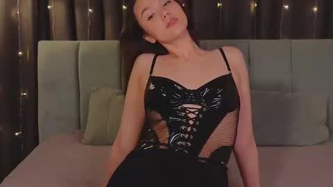 Snapshot of sweet_haeven chatting on 29, 1, 2025 Im Mia.LOVELY PATTERNS 100 120 160 200 my toy buzzes from 2 tip online show from 29, 1, 2025