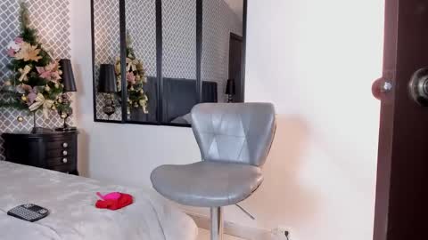 Snapshot of sweet_juicy_ chatting on 12, 12, 2024 Catalina online show from 12, 12, 2024