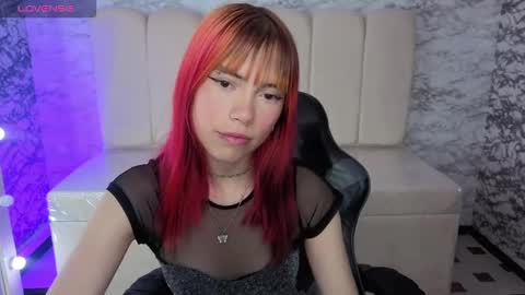 Snapshot of sweet_kitty_v chatting on 8, 11, 2025 Hi Stream 800 to 1400 online show from 8, 11, 2025