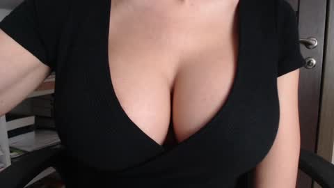 Snapshot of sweet_lil_thing chatting on 30, 9, 2025 Jen online show from 30, 9, 2025