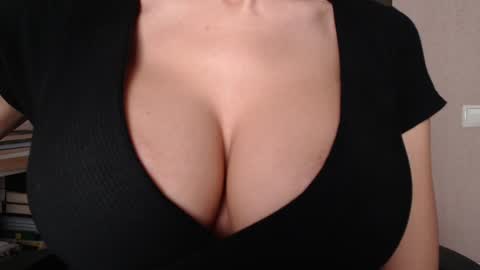 Snapshot of sweet_lil_thing chatting on 12, 11, 2025 Jen online show from 12, 11, 2025