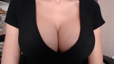 Snapshot of sweet_lil_thing chatting on 14, 11, 2025 Jen online show from 14, 11, 2025