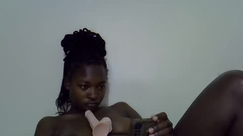 Snapshot of sweet_lunaz chatting on 18, 10, 2025 sweet_lunaz online show from 18, 10, 2025