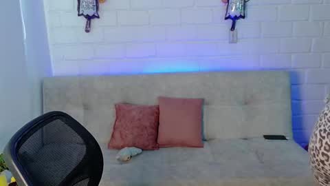 Sweet  Mia online show from 31, 10, 2025