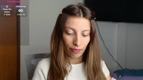 sweet_moon_v_ online show from 17, 6, 2026