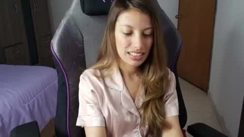 sweet_moon_v_ online show from 23, 7, 2026