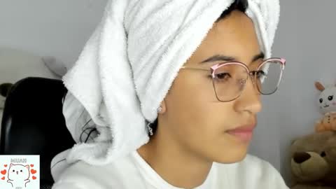 Snapshot of sweet_nhaomy chatting on 8, 10, 2025 Nhaomy online show from 8, 10, 2025