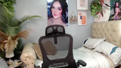 girlnamenicole online show from 5, 1, 2025