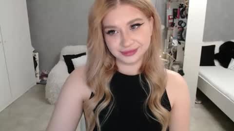 Snapshot of sweet_nicole_333 chatting on 22, 3, 2026 sweet_nicole_333 online show from 22, 3, 2026