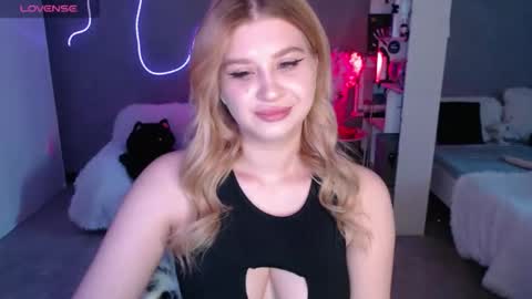 Snapshot of sweet_nicole_333 chatting on 20, 5, 2026 sweet_nicole_333 online show from 20, 5, 2026