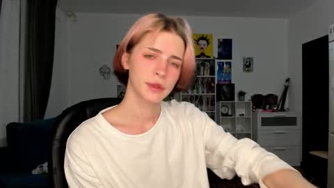 Snapshot of sweet_peach__ chatting on 9, 3, 2026 kira online show from 9, 3, 2026