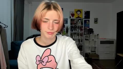 Snapshot of sweet_peach__ chatting on 17, 3, 2026 kira online show from 17, 3, 2026