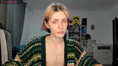 Snapshot of sweet_peach__ chatting on 19, 3, 2026 kira online show from 19, 3, 2026