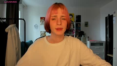 Snapshot of sweet_peach__ chatting on 4, 4, 2026 kira online show from 4, 4, 2026