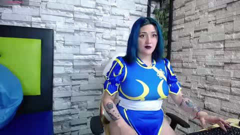  LAUREN  online show from 5, 2, 2025