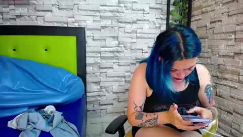  LAUREN  online show from 19, 2, 2025