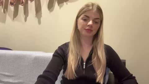 Snapshot of sweet_sinn_ chatting on 16, 9, 2025 Mira online show from 16, 9, 2025